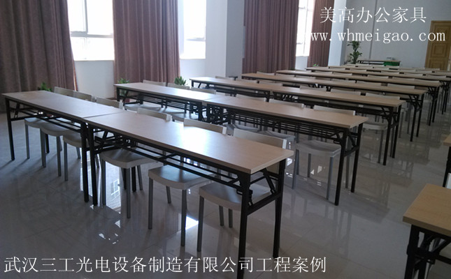 武汉三工光电 采购美高培训桌椅