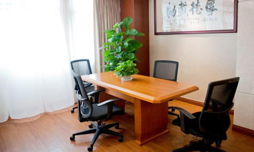 武汉办公桌椅厂家美高家具提醒您 在办公室别挂错了字画